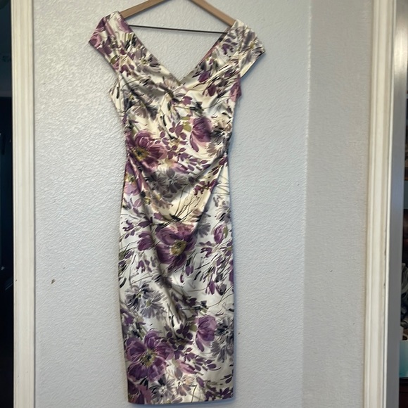 Maggy London Dresses & Skirts - Women’s size 4 floral lilac midi Maggy London polyester double V neck dress
